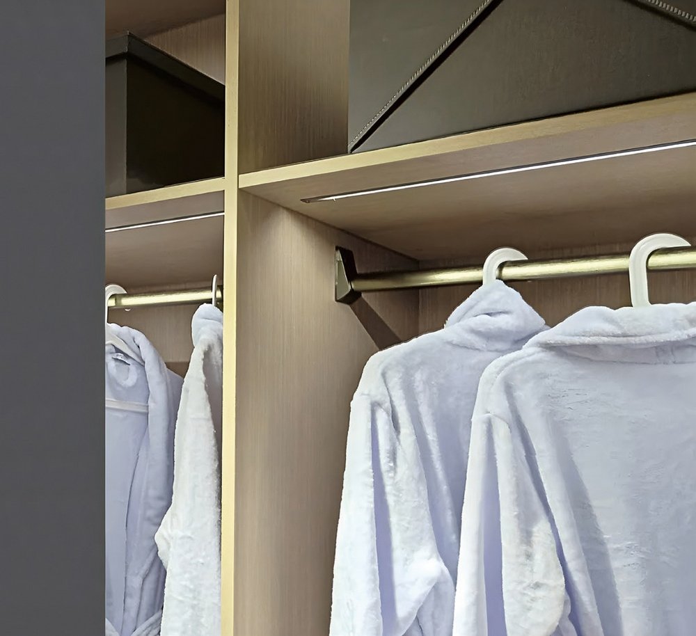 Heart-shaped clothes rail